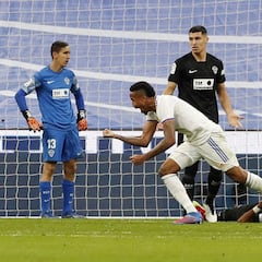 El Madrid celebra un mal empate