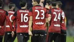 Los jugadores del Mirand&eacute;s celebran un gol a Osasuna durante el encuentro de Liga Adelante disputado en Anduva.