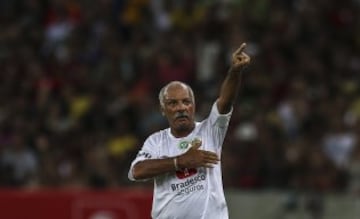 Zico y Neymar unidos por homenaje a Chapecoense en el Maracaná