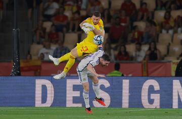 Unai Simón portero de España durante una jugada del partido.