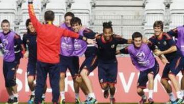 <b>UNA SELECCIÓN SONRIENTE. </b>Con el buen humor que se aprecia en la imagen prepararon los Sub-21 españoles la semifinal de hoy frente a Bielorrusia.