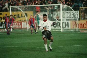 Alegr¨ªa de Zegarra tras vencer al Barcelona 4-3 en la campa?a 97/98.