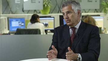 GRA322. MADRID, 22/05/2017.- El español Juan Antonio Samaranch, vicepresidente del COI, durante la entrevista concedida a Efe en la que dijo que si las dos ciudades candidatas a organizar los Juegos de 2024, París y Los Ángeles, llegan "a un principio de acuerdo entre ellas", el organismo deportivo intentaría "capturar la gran oportunidad" de conceder de una vez las ediciones de 2024 y 2028. EFE/Sergio Barrenechea