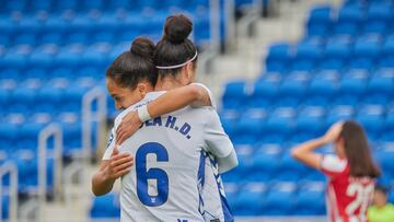 Sakina y Paola Hernández celebran el 1-0 del Tenerife al Athletic.