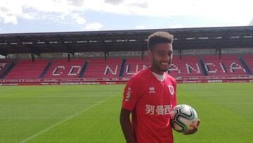 Terminó el culebrón, Otegui fue presentado con el Numancia