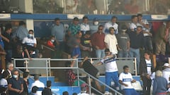 Con fierros: barra de la UC intentó agredir a infiltrados de Colo Colo