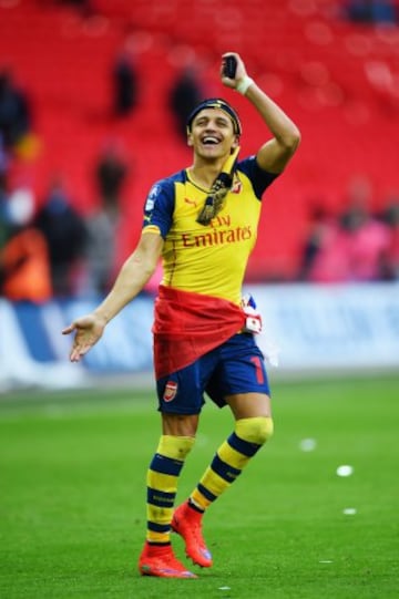 Alexis Sánchez y su celebración con Arsenal por el título de la FA Cup.