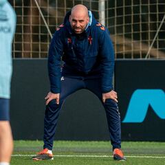 Giráldez: “Confío en los árbitros; la polémica siempre va a existir”