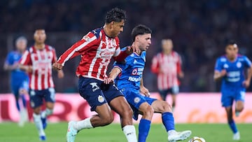 Luis Romo (L) of Guadalajara fights of the ball with Jose Antonio Paradela (R) of Cruz azul during the quarter-final second match between Cruz Azul and Guadalajara as part of the Liga BBVA MX, Torneo Apertura 2025 at Olimpico Universitario Stadium, on November 30, 2025 in Mexico City, Mexico.