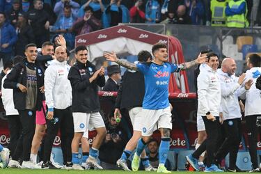 Hirving Lozano y el Napoli se quedarían sin técnico