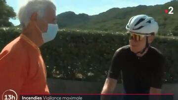 Chris Froome habla con un guarda forestal mientras entrenaba por los alrededores de su residencia en M&oacute;naco.