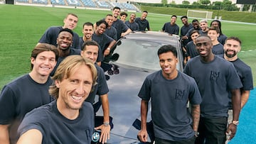 The Real Madrid players pose in front of someone's new car, which now most likely has a key scratch on the door.