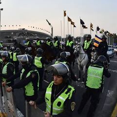 Aficionados de Pumas intentaron ‘portazo’ en CU para juego ante América
