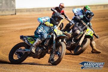 Los valos de tierra son su especialidad y desde 2019 estampa su nombre en el palmars de campeonatos como el britnico 2019, dos subcampeonatos mundiales de Dirt Track y el ttulo Mundial de Flat Track de 2020.