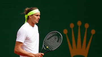 ROQUEBRUNE CAP MARTIN (France), 08/04/2025.- Alexander Zverev of Germany in action during his second round match against Matteo Berrettini of Italy at the ATP Monte Carlo Masters tennis tournament in Roquebrune Cap Martin, France, 08 April 2025. (Tenis, Francia, Alemania, Italia) EFE/EPA/SEBASTIEN NOGIER