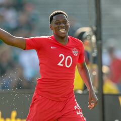 Los anotadores del primer gol en cada edición de la Copa Oro