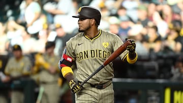PHOENIX, ARIZONA - MAY 04: Luis Arraez #4 of the San Diego Padres gets ready in the batters box during the first inning against the Arizona Diamondbacks at Chase Field on May 04, 2024 in Phoenix, Arizona. Norm Hall/Getty Images/AFP (Photo by Norm Hall / GETTY IMAGES NORTH AMERICA / Getty Images via AFP)
