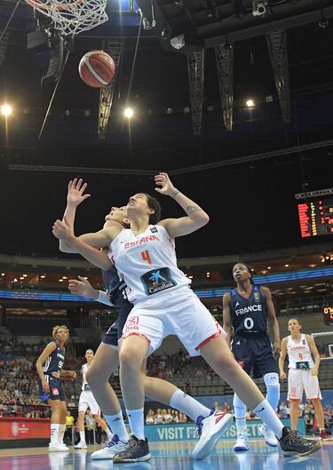 Laura Nicholls y Helena Ciak.