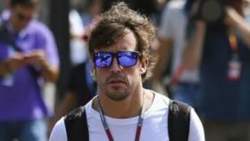 <b>PASO FIRME. </b>Alonso, a su llegada ayer al circuito de Monza.