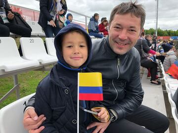 En su mayoría niños y familias rusas, junto a varios colombianos acompañaron a la Selección durante la práctica abierta al público este jueves en el estadio Sviyaga de Kazán. 