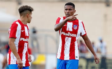 Giuliano Simeone y Marcos Paulo, en el Numancia-Atlético de 2021.