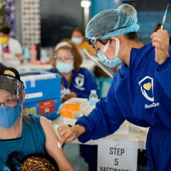 Vacuna o cárcel: la radical decisión de Filipinas