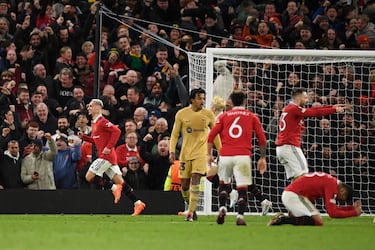 2-1. Antony celebra el segundo gol que marca en el minuto 72.