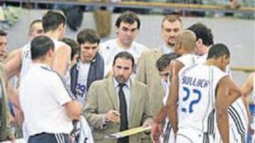 <b>APUESTA BLANCA. </b>El Madrid prorroga la confianza en Joan Plaza.