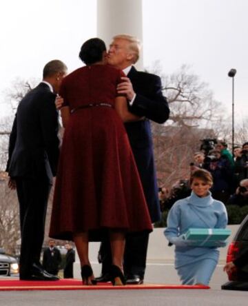 Melania Trump se viste de Jackie Kennedy para entrar en la Casa Blanca