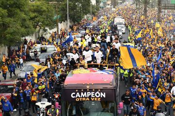 El equipo campeón del Apertura 2017 desfiló por las calles de la ciudad de Monterrey tras la obtención del título tras derrotar a Rayados.