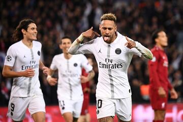 La tercera derrota a domicilio en la Champions llegó ante el PSG. Neymar y Bernat hicieron inútil el gol de Milner de penalti. Esta situación dejaba al Liverpool en un cara a cara frente al Nápoles en la última jornada en la que solo le valdría al equipo de Klopp la victoria si quería ser segundo de grupo.