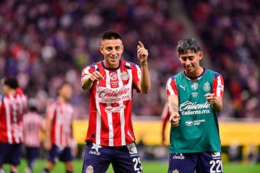 Chivas vence a Querétaro y mantiene el paso perfecto
