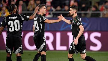 Arsenal's Italian midfielder #20 Jorginho celebrates with teammates scoring his team's first goal from the penalty spot during the UEFA Champions League, league phase football match between Girona FC and Arsenal FC at the Montilivi stadium in Girona on January 29, 2025. (Photo by Josep LAGO / AFP)