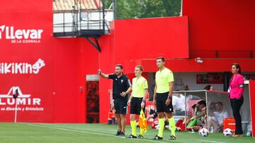 Lisci dando instrucciones durante el partido amistoso ante el Valladolid.