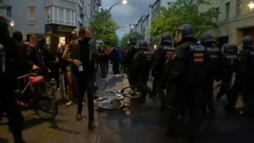 Manifestantes salen a la calle y provocan disturbios en Berlín