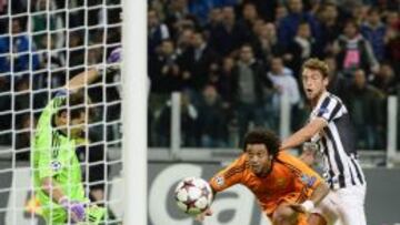 Así fue la parada con la pierna derecha de Casillas a remate de Marchisio.