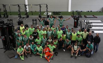 Los periodistas de Medellín se realizaron exámenes médicos e hicieron trabajos de gimnasio como si fueran un jugador verde. Después disputaron un partido en la sede deportiva.