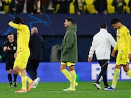 Los jugadores del Villarreal tras el partido disputado ante el Ajax.