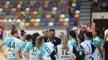 El Elche, una pi?a esta temporada.