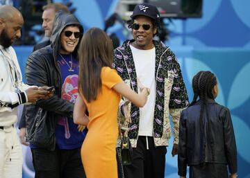 Sebastian Bear-McClard , Jay-Z y Emily Ratajkowski.