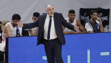 Pablo Laso, entrenador del Real Madrid, ante el Unicaja.