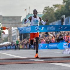 Duplantis y Kipchoge, nominados a atleta del año por World Athletics