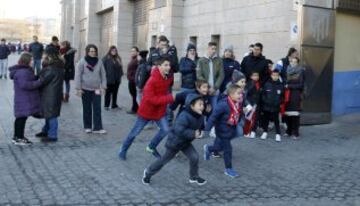 El estadio Vicente Calderón acogió el entrenamiento ante sus aficionados.