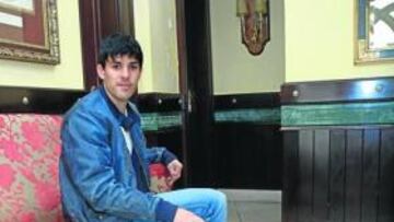 <b>TERTULIA. </b>Fútbol y Carnaval coincidieron ayer en El Faro.