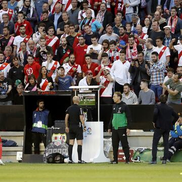 1-0. El árbitro González Fuertes, pitó penalti tras revisar en el monitor del VAR el agarrón de Jesús Vallejo a Javi Guerra.