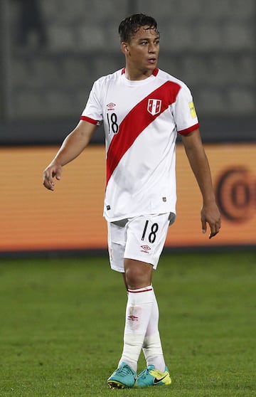 Nació en Alcalá de Henares el 19 de mayo de 1994, es un futbolista hispano-peruano. Su padre es español Agustín Benavente, quien jugó fútbol sala; y su madre es Magali Bristol, limeña y ex voleybolista. Cristian Benavente siempre ha jugado con la Selección Peruana.