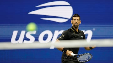 FLUSHING MEADOWS (United States), 31/08/2025.- Novak Djokovic of Serbia in action against Jan-Lennard Struff of Germany during the fourth round of the US Open Tennis Championships at the USTA Billie Jean King National Tennis Center in Flushing Meadows, New York, USA, 31 August 2025. The US Open tournament runs from 24 August through 07 September. (Tenis, Alemania, Nueva York) EFE/EPA/JOHN G. MABANGLO
