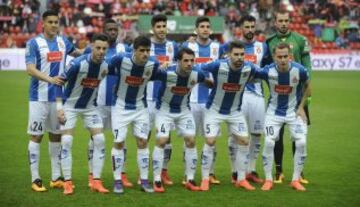 Partido Sporting de Gij¨®n-Espanyol. Once del Espanyol. e pie: Oscar Esau, Pape Diop, Marco Asensio, Javi L¨®pez, ?lvaro Gonz¨¢lez y Pau L¨®pez. Agachados: Burgui,
Gerard Moreno, V¨ªctor S¨¢nchez, V¨ªctor ?lvarez y Abraham.