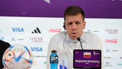 Doha (Qatar), 21/11/2022.- Poland's goalkeeper Wojciech Szczesny speaks during a press conference at the Qatar National Convention Center (QNCC) in Doha, Qatar, 21 November 2022. Poland will play Mexico in their group C match of the FIFA World Cup 2022 on 22 November. (Mundial de Fútbol, Polonia, Catar) EFE/EPA/ABIR SULTAN
