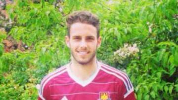 Diego Poyet, posando con la camiseta del West Ham.